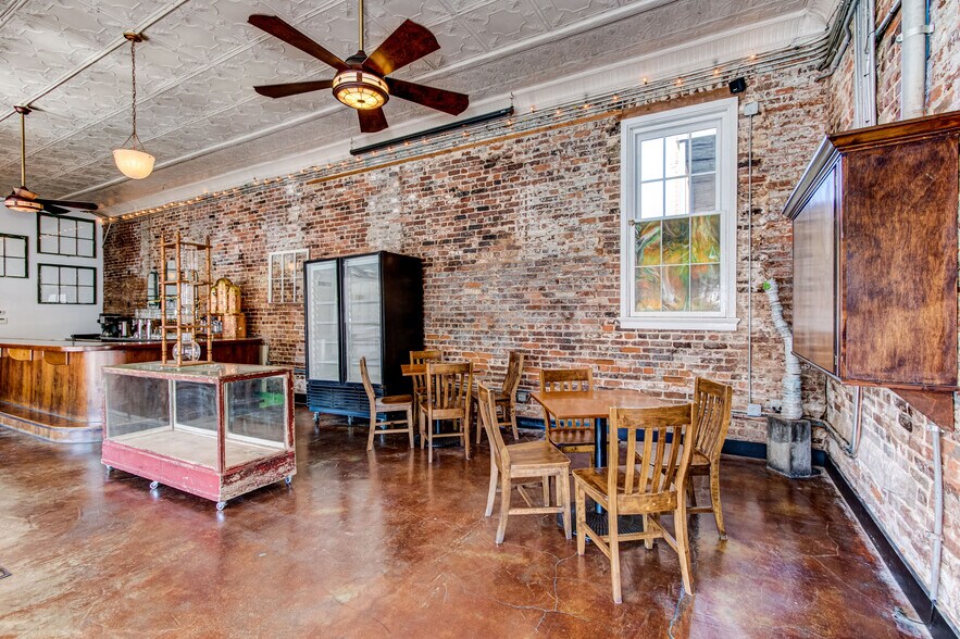 More Photos Of 215 10th St, Augusta General Retail For Sale