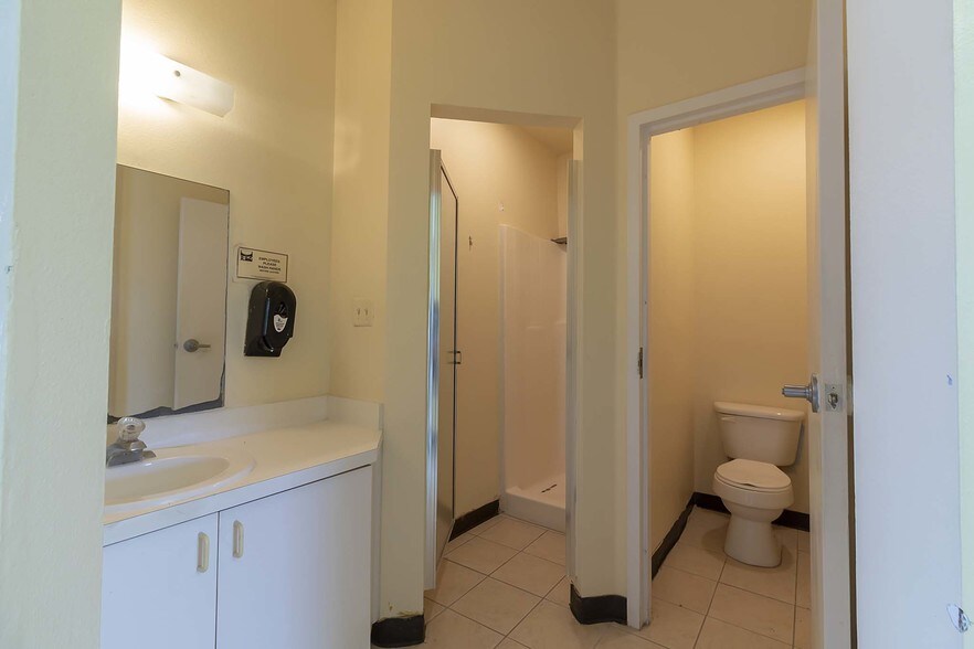 More Photos Of 500 S Holly Ave, Sanford Congregate Senior Housing For Sale