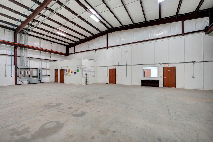 More Photos Of 10712 W County Road 77, Midland Service For Lease