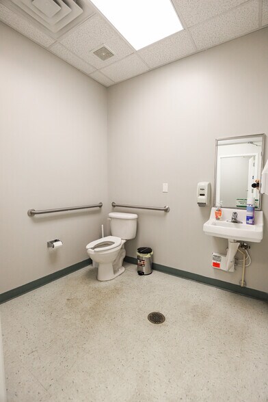 More Photos Of 2025 SW 75th St, Gainesville Medical For Lease