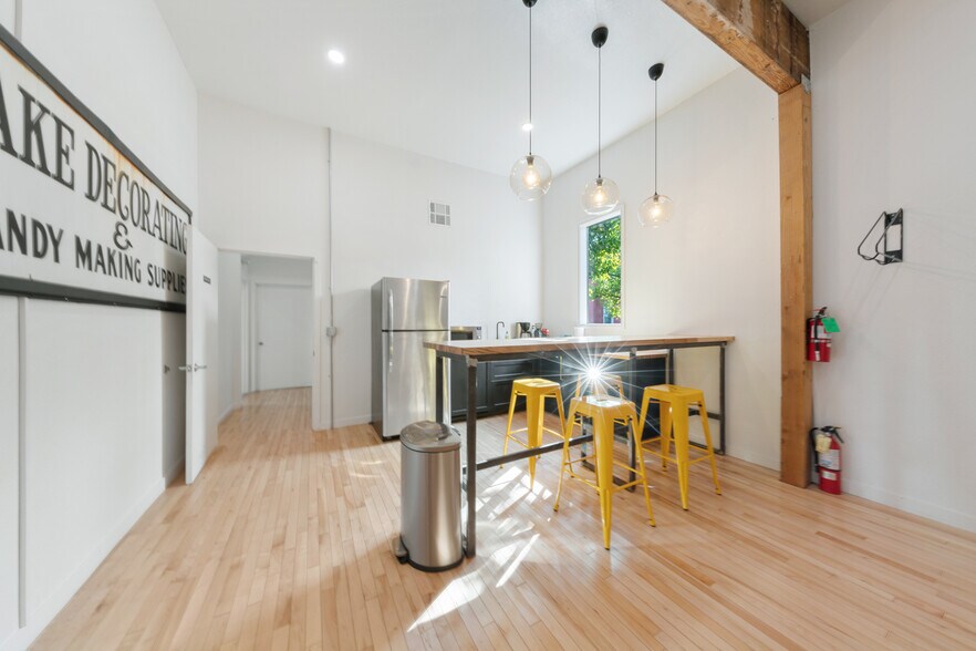 More Photos Of 5338 SE Foster Rd, Portland Storefront For Sale