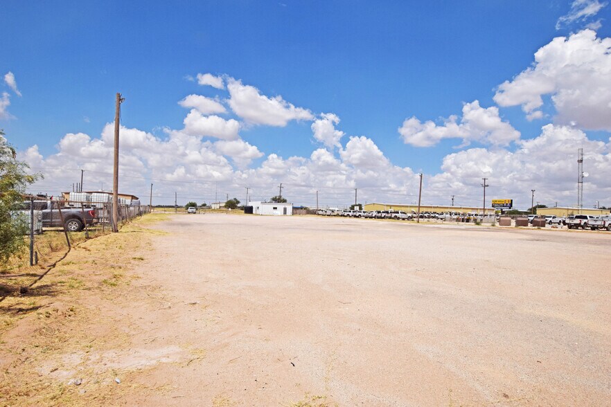 More Photos Of 1003 S County Rd W, Odessa Office For Lease