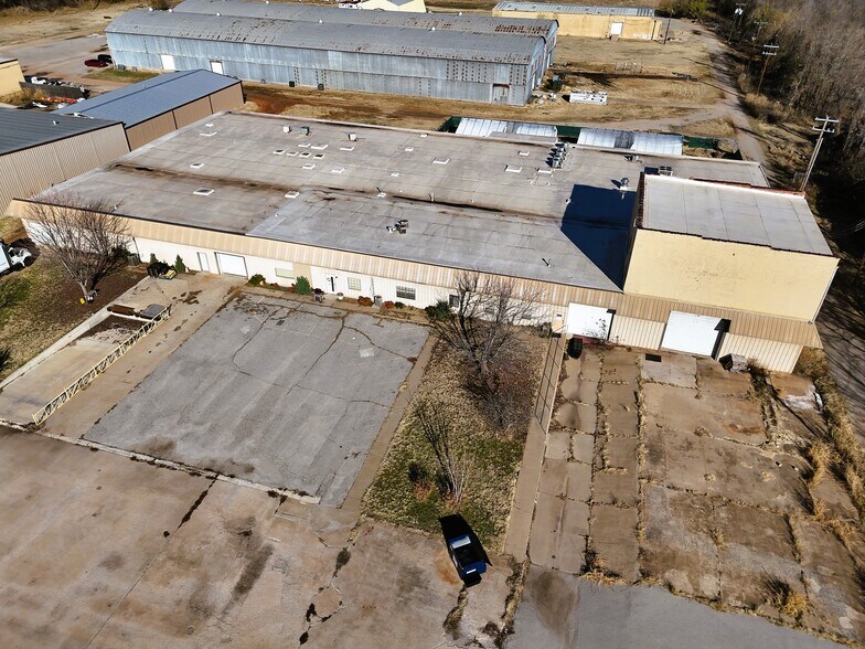 More Photos Of 326 W College Ave, Guthrie Manufacturing For Sale