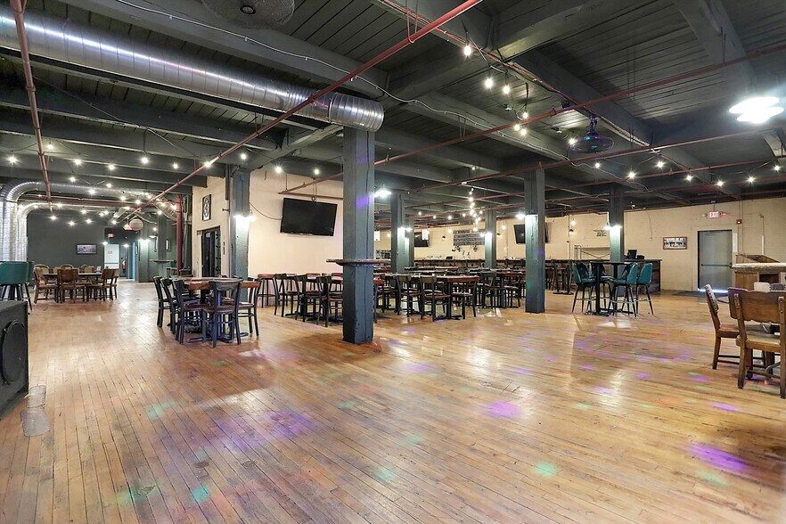 More Photos Of 35 S Main St, Batesville Warehouse For Sale