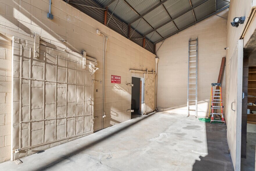 More Photos Of 585 W Hedding St, San Jose Service For Sale