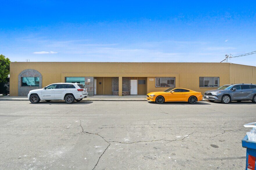 More Photos Of 920-922 E Arlee Pl, Anaheim Warehouse For Sale