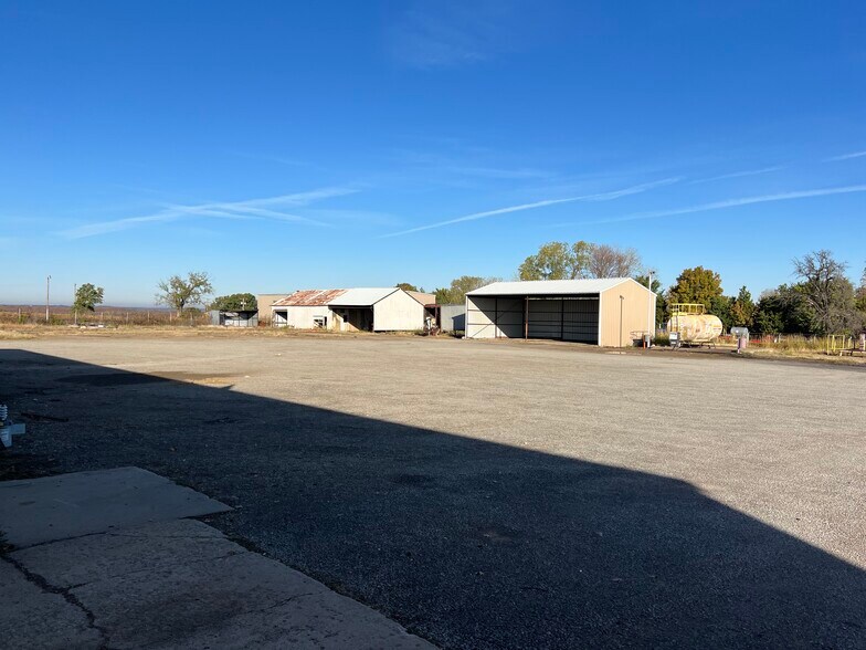 More Photos Of 601 Truck Byp, Drumright Warehouse For Sale