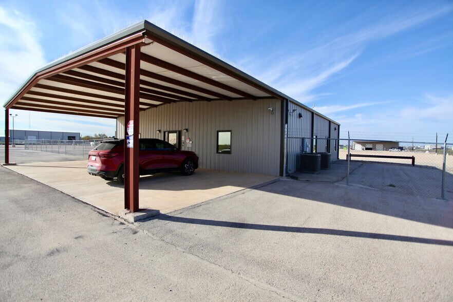 More Photos Of 6308 S County Road 1270, Midland Warehouse For Lease