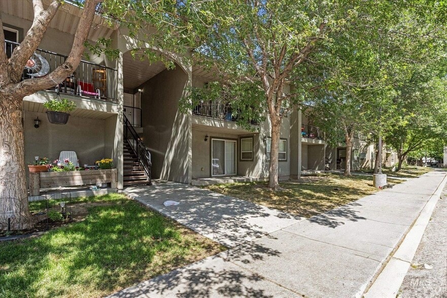 More Photos Of 9212 W Brogan Dr, Boise Apartments For Sale