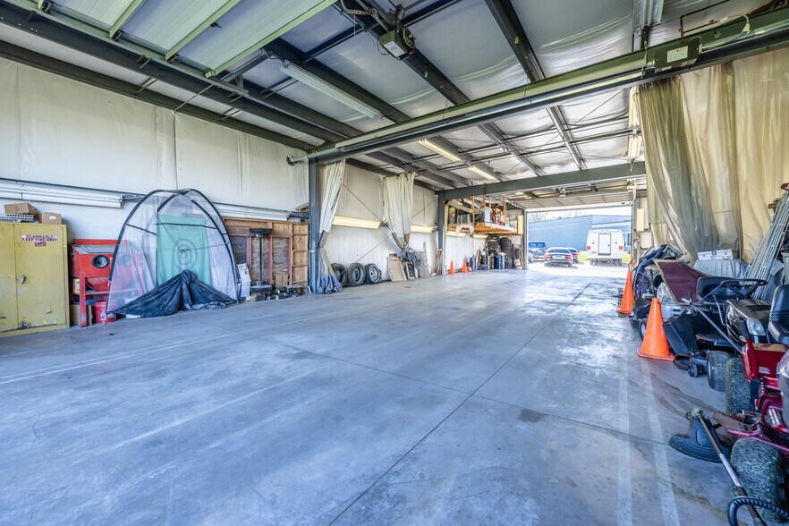 More Photos Of 85 Goodway Dr, Rochester Warehouse For Sale