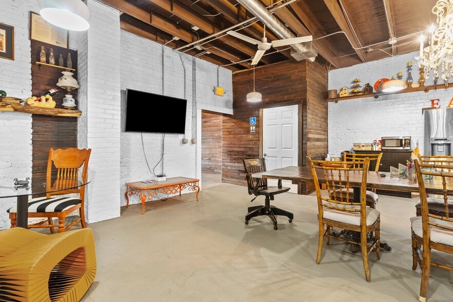 More Photos Of 123 S Railroad Ave, Dunn General Retail For Sale