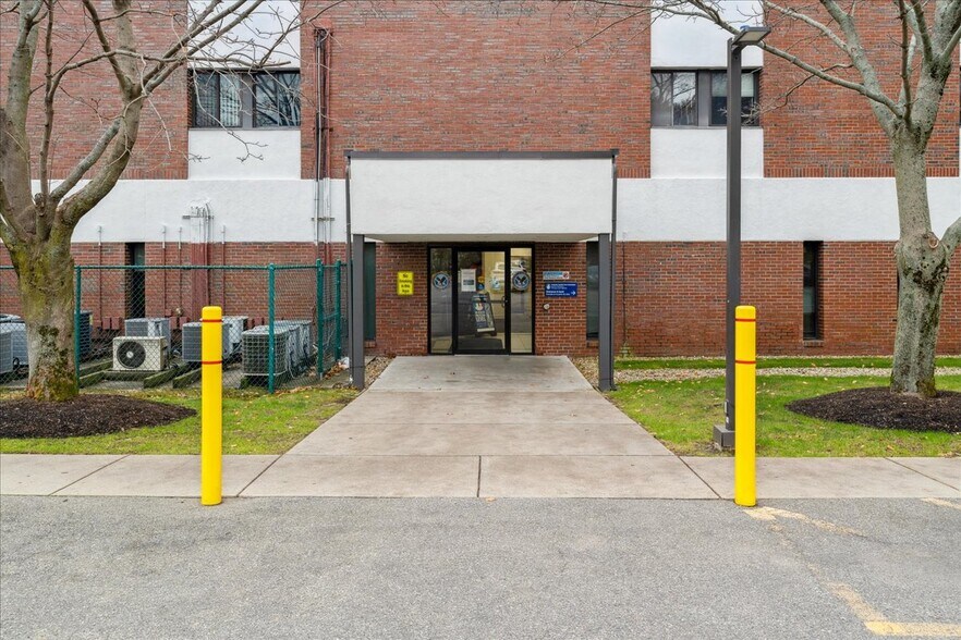 More Photos Of 225 Boston St, Lynn Medical For Lease