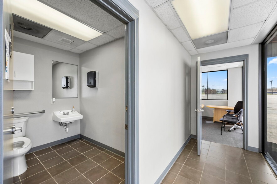 More Photos Of 3101 Gulf Fwy, Dickinson Auto Dealership For Sale