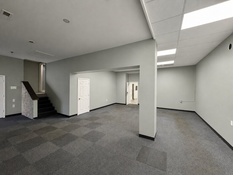 More Photos Of 1716 St Albans Dr, Raleigh Flex For Lease
