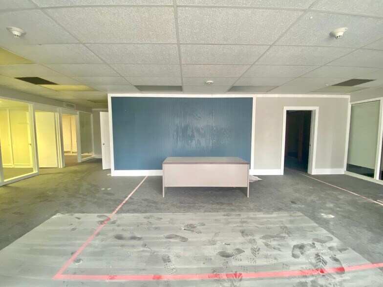 More Photos Of 1308 Boston Ave, Nederland Bank For Sale