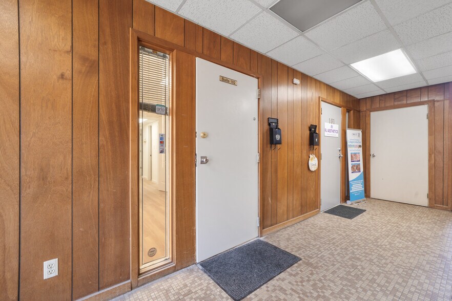 More Photos Of 28 Throckmorton Ln, Old Bridge Medical For Lease