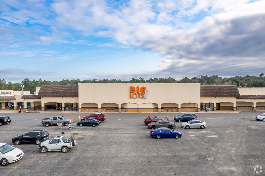 More Photos Of 6209 US-90, Milton Supermarket For Lease