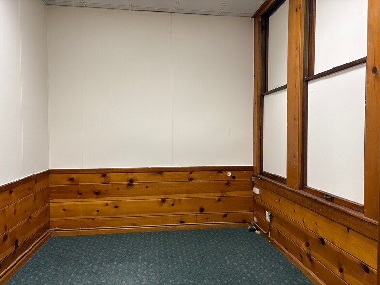 More Photos Of 108 E High Ave, New Philadelphia Office For Lease