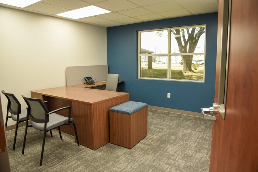 More Photos Of 1411 W Main St, League City Schools For Sale