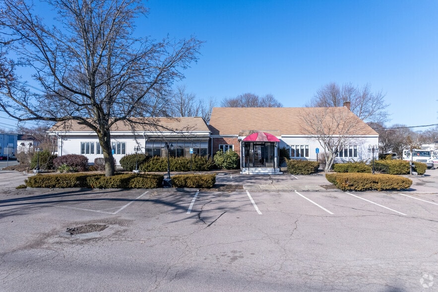More Photos Of 120 Chestnut St, North Attleboro Restaurant For Lease