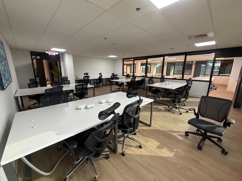 More Photos Of 6698 68th Ave N, Pinellas Park Office For Lease