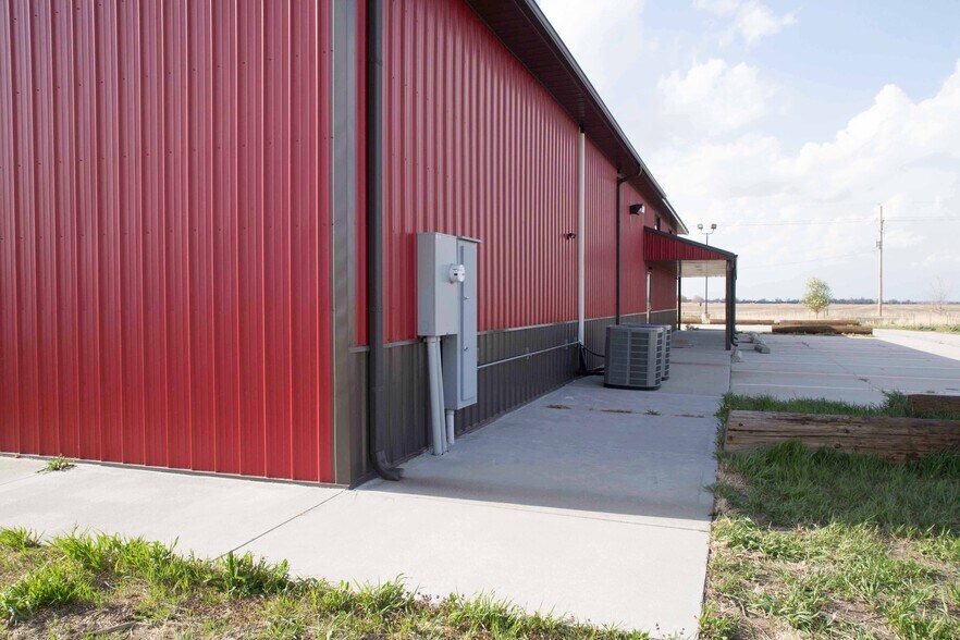 More Photos Of 1325 E Airport Rd, Grand Island Storefront Retail Office For Sale