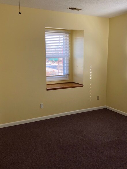 More Photos Of 410 New Bridge St, Jacksonville Office For Lease