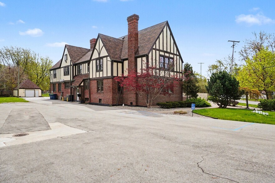 More Photos Of 302 N Tuscola Road, Bay, Bay City Hotel For Sale