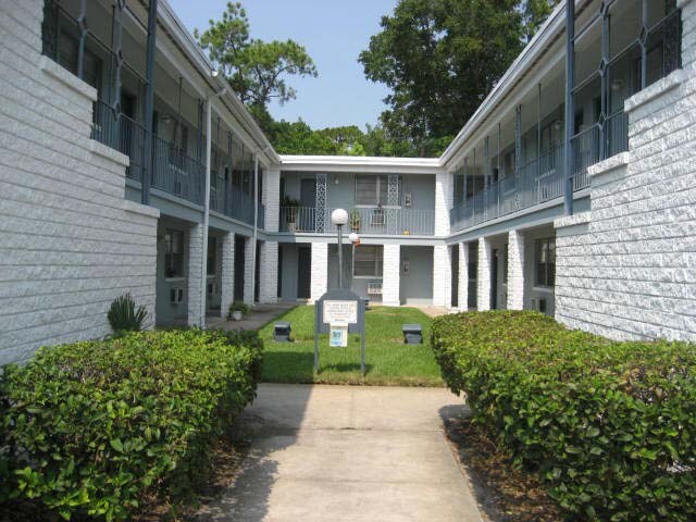 More Photos Of 1110 Caliente Dr, Jacksonville Apartments For Sale