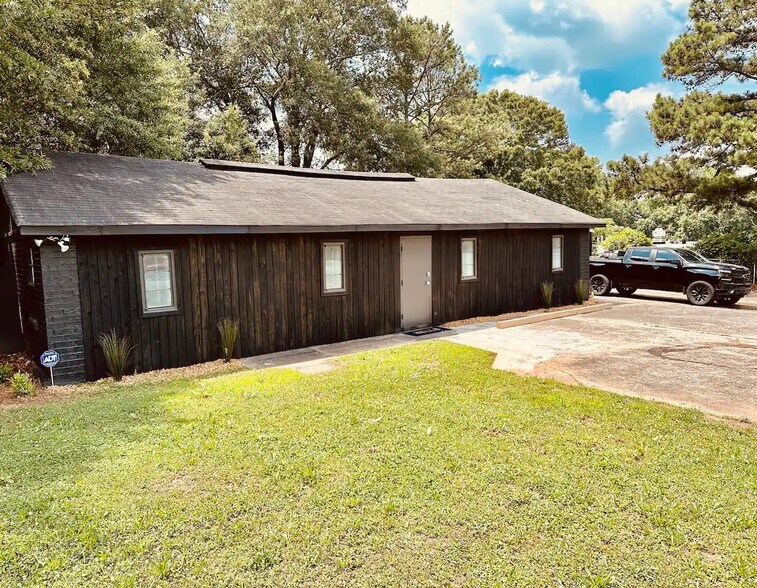 More Photos Of 380 SW Amal Dr, Atlanta Freestanding For Sale