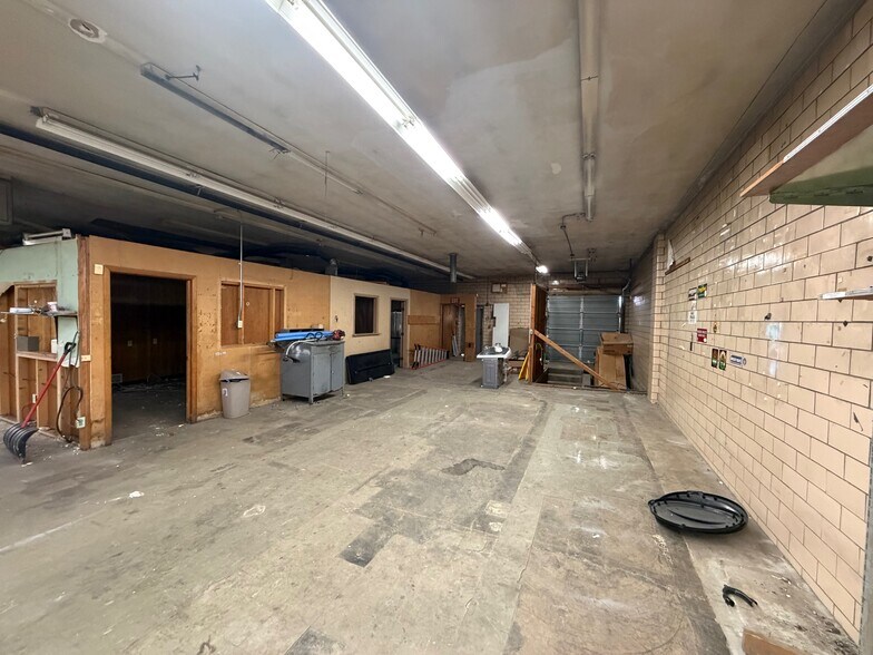 More Photos Of 221 Cherry Ave NE, Canton Distribution For Lease