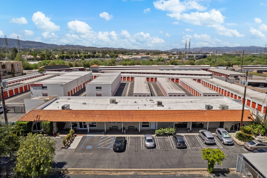 More Photos Of 26055 Bouquet Canyon Rd, Santa Clarita Veterinarian Kennel For Sale