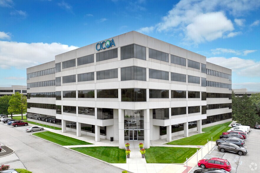 More Photos Of 8440 Woodfield Crossing Blvd, Indianapolis Office For Lease