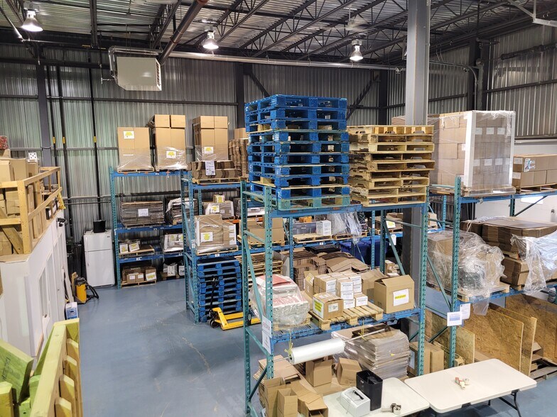 More Photos Of 10 Rue Gaston-Dumoulin, Blainville Light Distribution For Lease