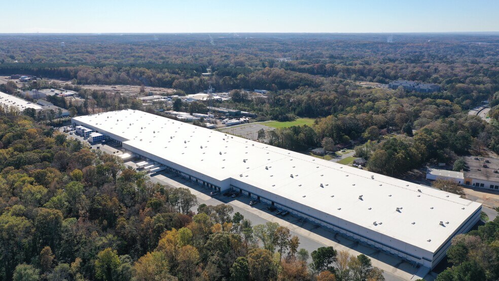 More Photos Of 2110 Lawrence Ave, East Point Distribution For Lease