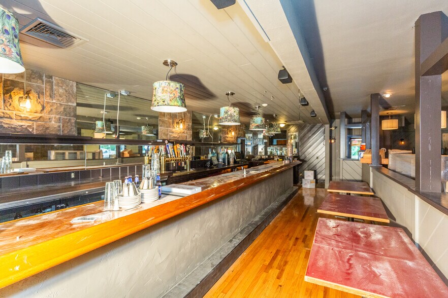 More Photos Of 332 Farnum Pike, Smithfield Restaurant For Sale
