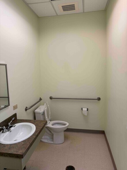 More Photos Of 897 Von Kolnitz Rd, Mount Pleasant Medical For Lease