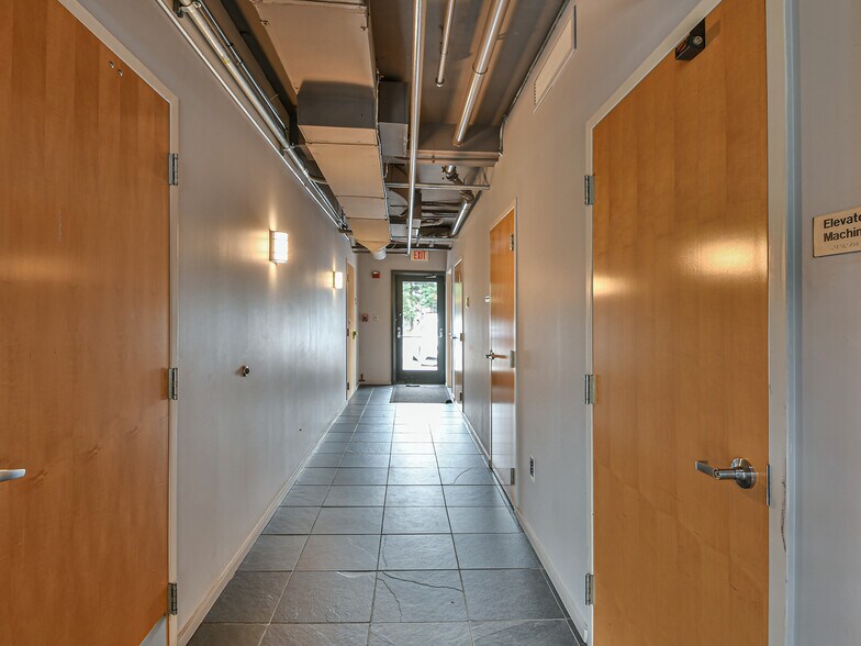 More Photos Of 2300 N Pershing Dr, Arlington Medical For Sale