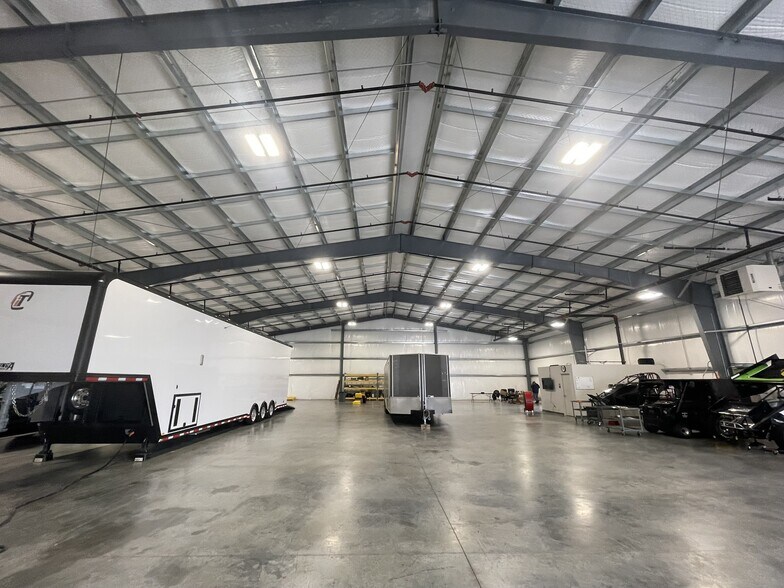 More Photos Of 6655 NE 15th St, Des Moines Warehouse For Sale