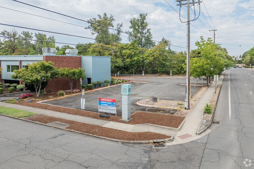 More Photos Of 515 12th St SE, Salem Freestanding For Sale