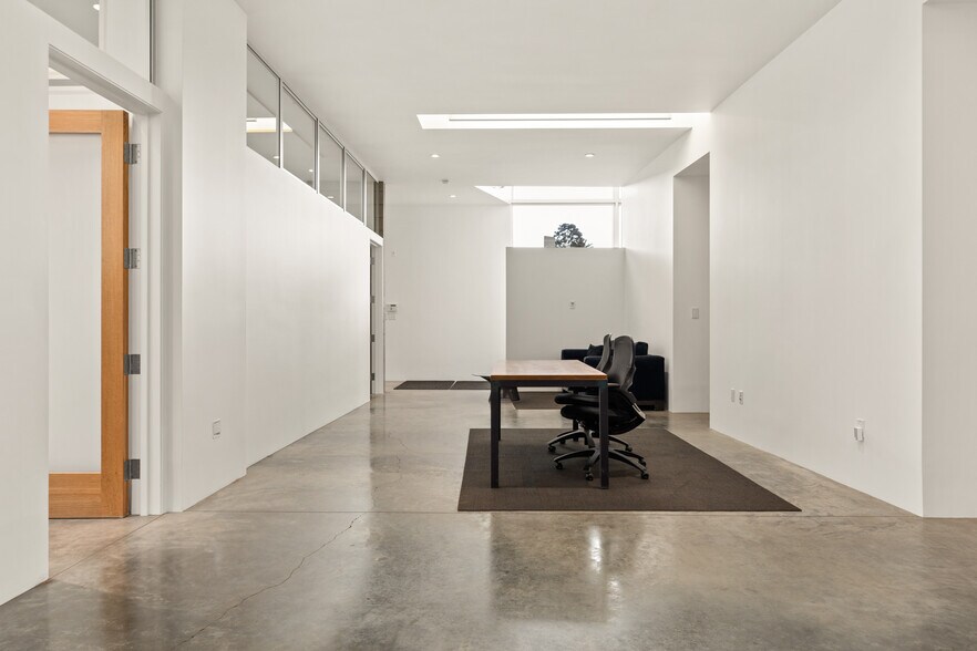 More Photos Of 1015 Abbot Kinney Blvd, Venice Office Residential For Sale