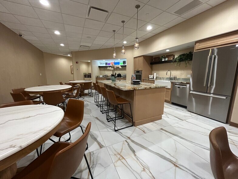 More Photos Of 600 N Buffalo Grove Rd, Buffalo Grove Office For Lease