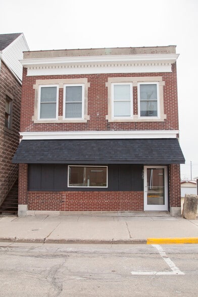 More Photos Of 705 Main St, Ridgeway Freestanding For Sale