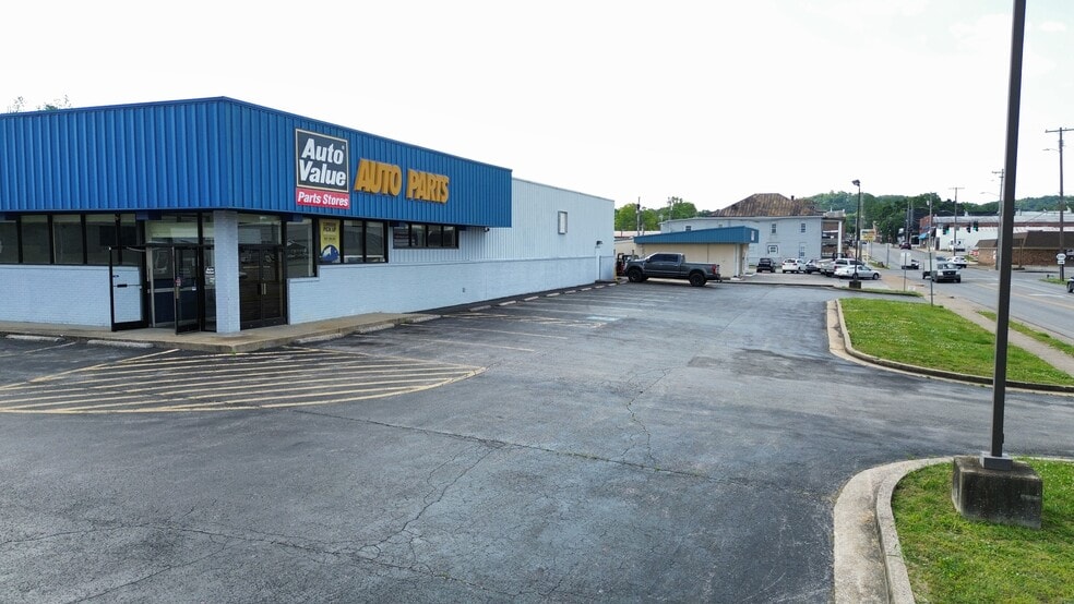 More Photos Of 320 N Main St, Russellville Unknown For Lease