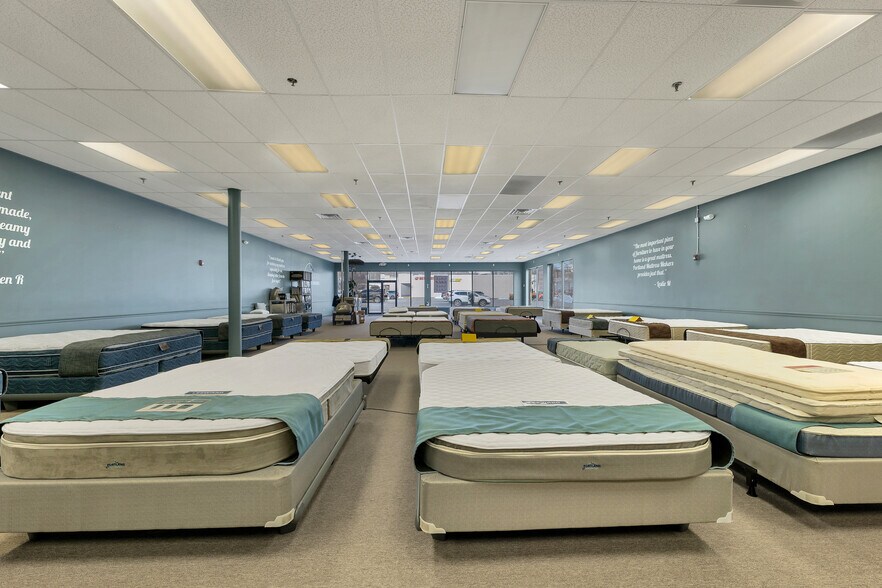 More Photos Of 777 S Willow St, Manchester Storefront For Lease