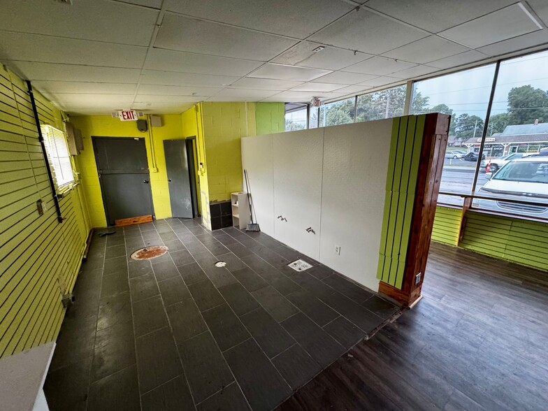 More Photos Of 301 E 23rd St S, Independence Office For Sale