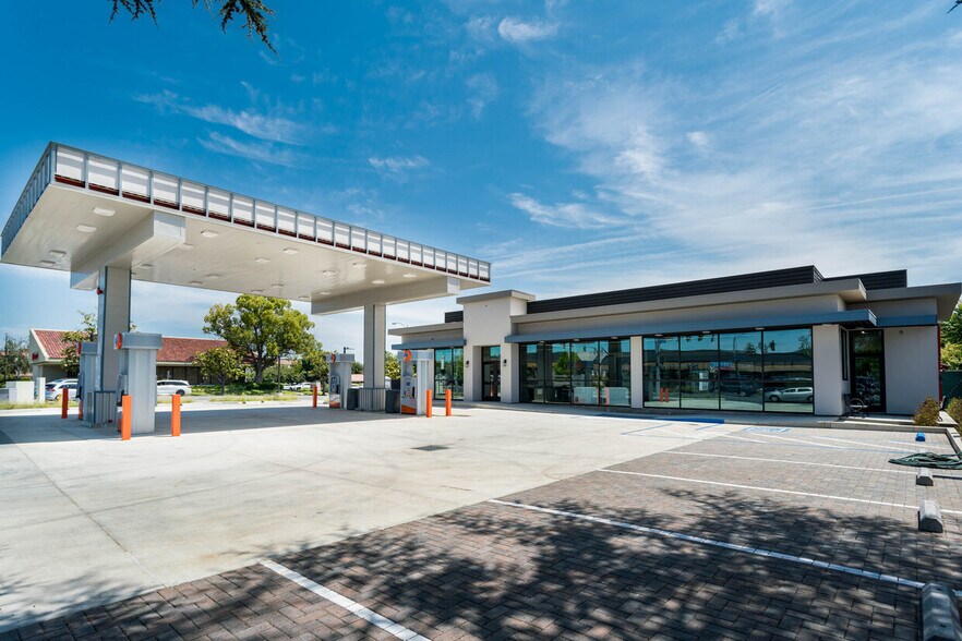 More Photos Of 10490 S De Anza Blvd, Cupertino Convenience Store For Lease