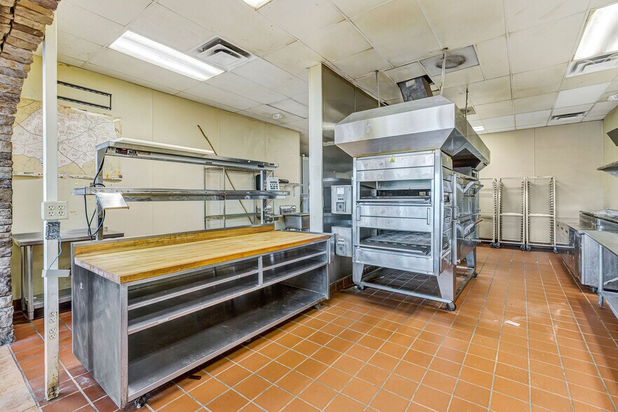 More Photos Of 920 Loveland-Madeira Rd, Loveland Storefront For Lease