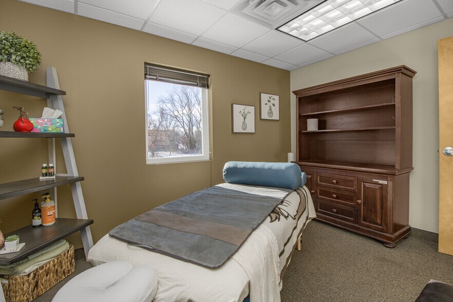 More Photos Of 4641-4671 White Bear Pky, White Bear Lake Office Residential For Sale