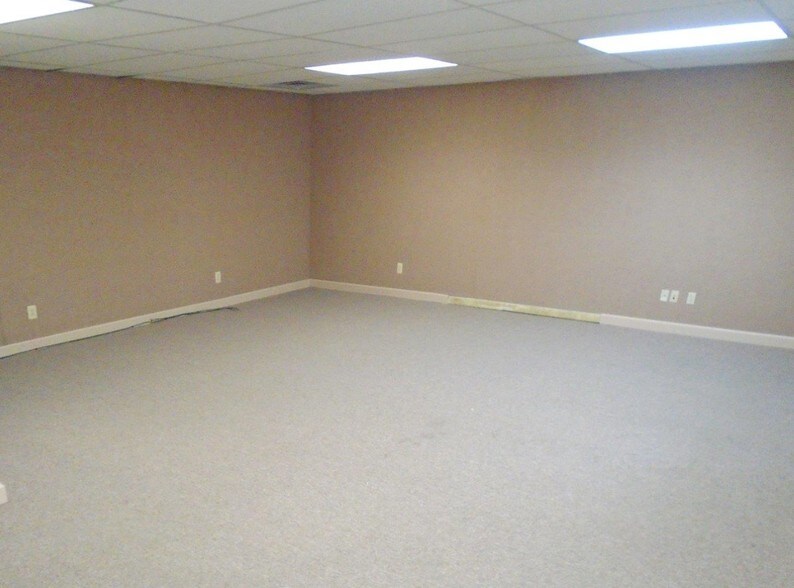 More Photos Of 28525-28545 Orchard Lake Rd, Farmington Hills Office For Sale